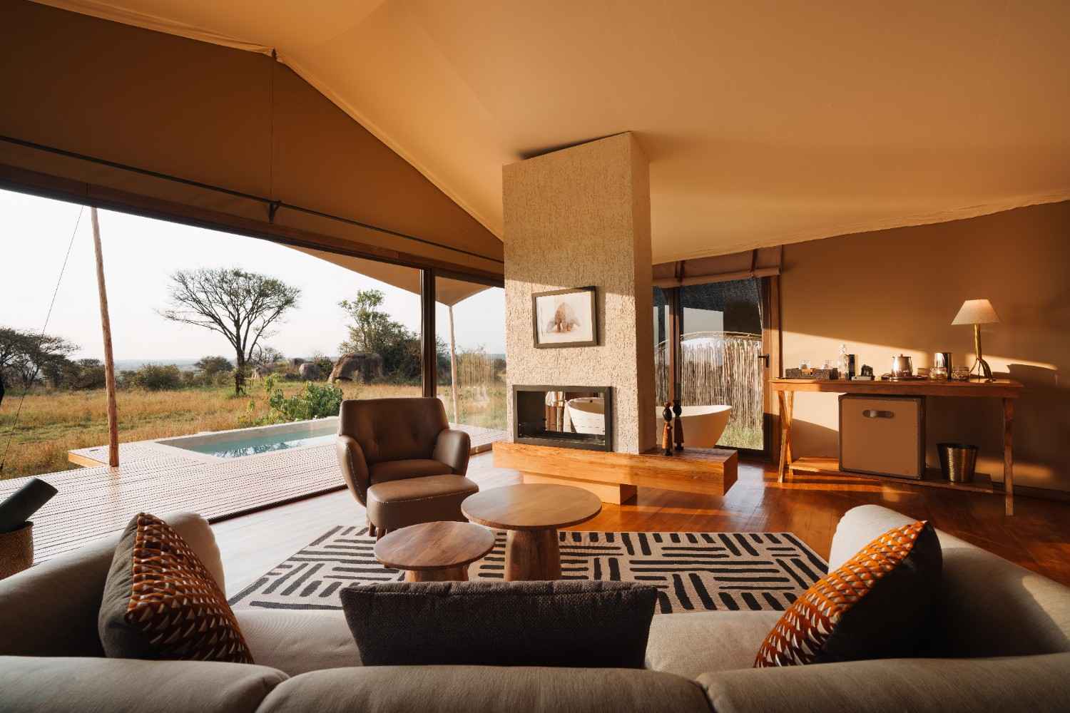Warangi Ridge deck and firepit overlooking the Serengeti