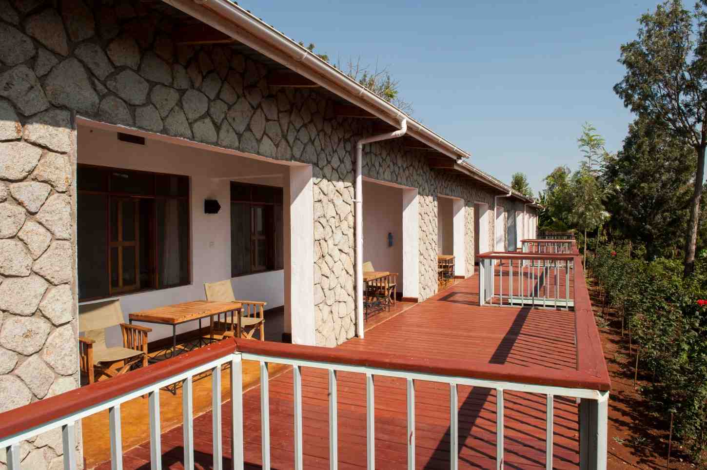 Tloma Lodge gardens and crater‑rim outlook