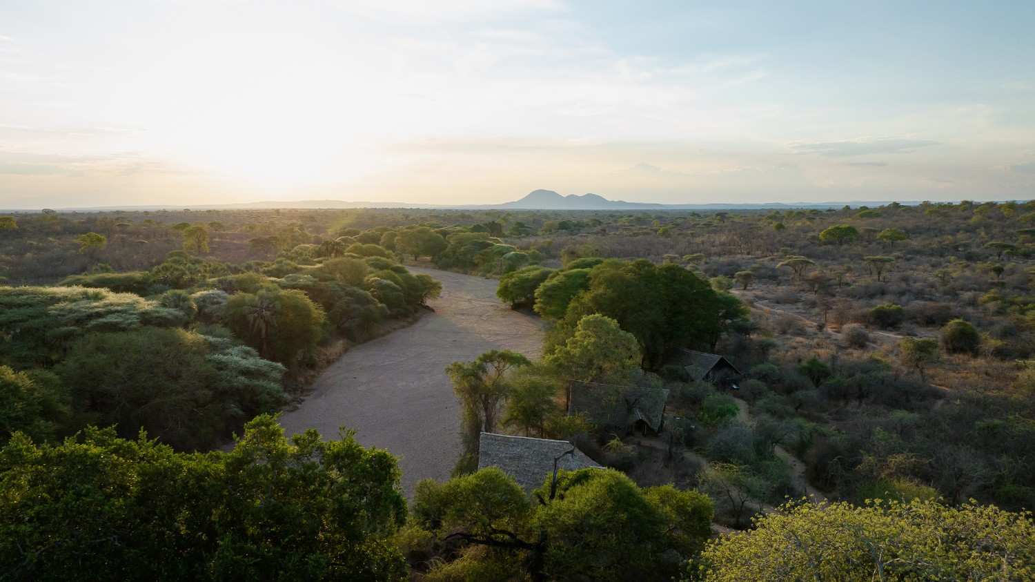 Aerial view over Jongomero riverbed — Laba Jongomero Camp