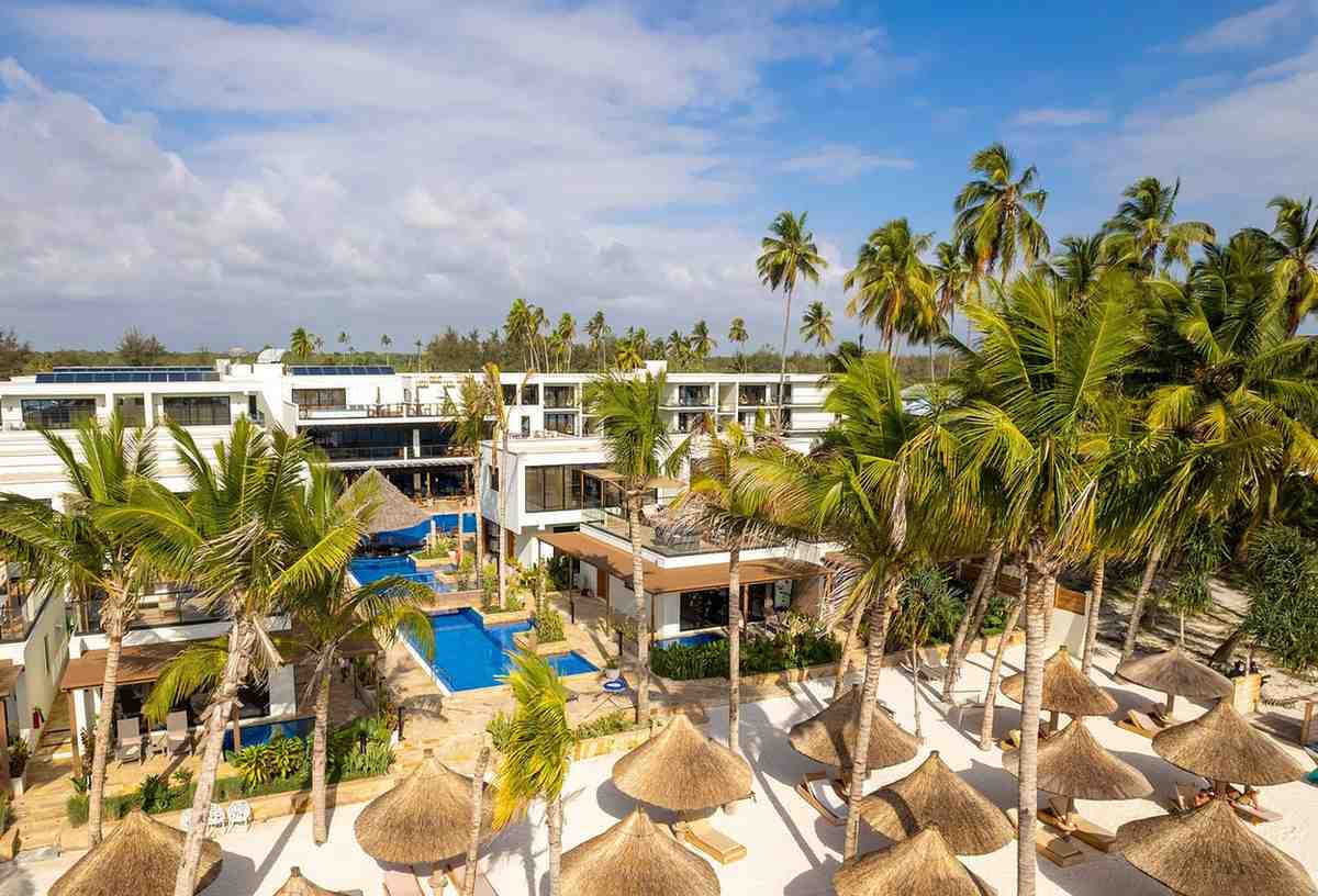 Toa Hotel & Spa beachfront setting