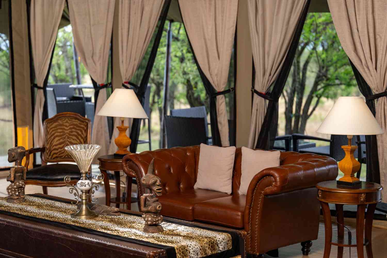 Ole Serai Kogatende lounge with plains views